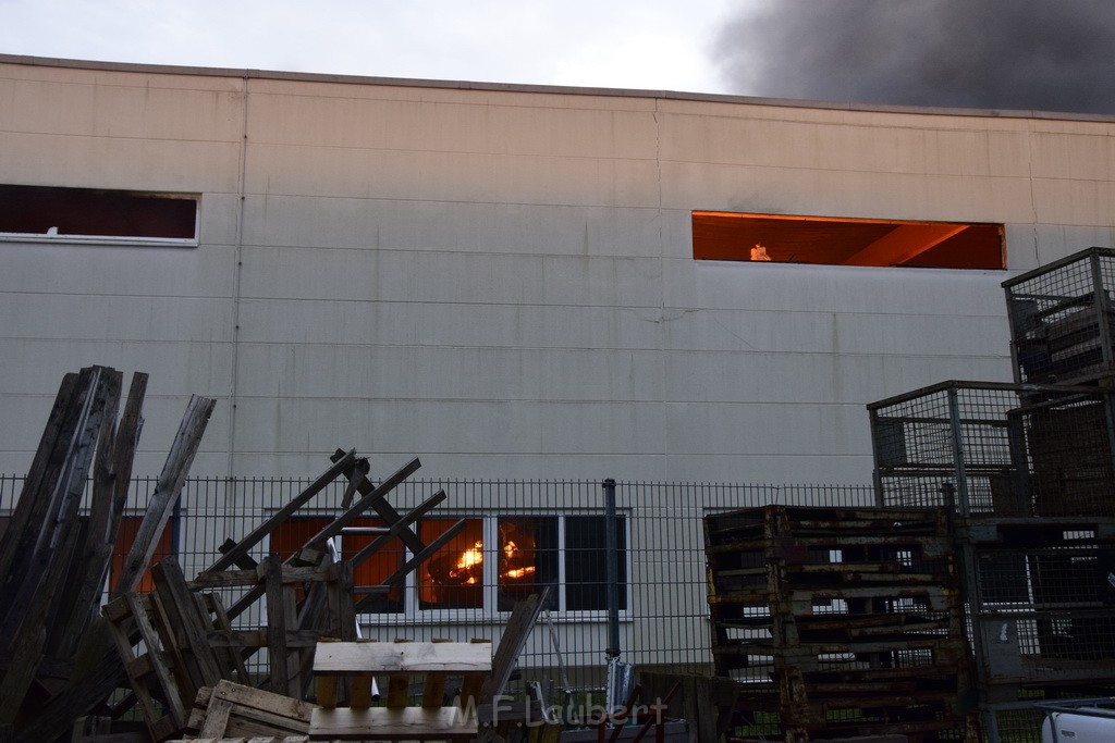 Grossbrand Halle Troisdorf Kriegsdorf Junkersring P205.JPG - Miklos Laubert